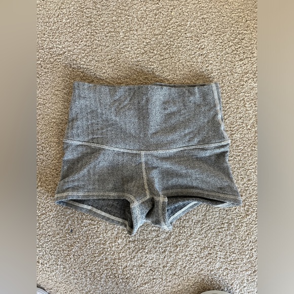 Lululemon Boogie Short (Roll Down) Luon
Herringbone Heathered Black White US 4 - Picture 5 of 5